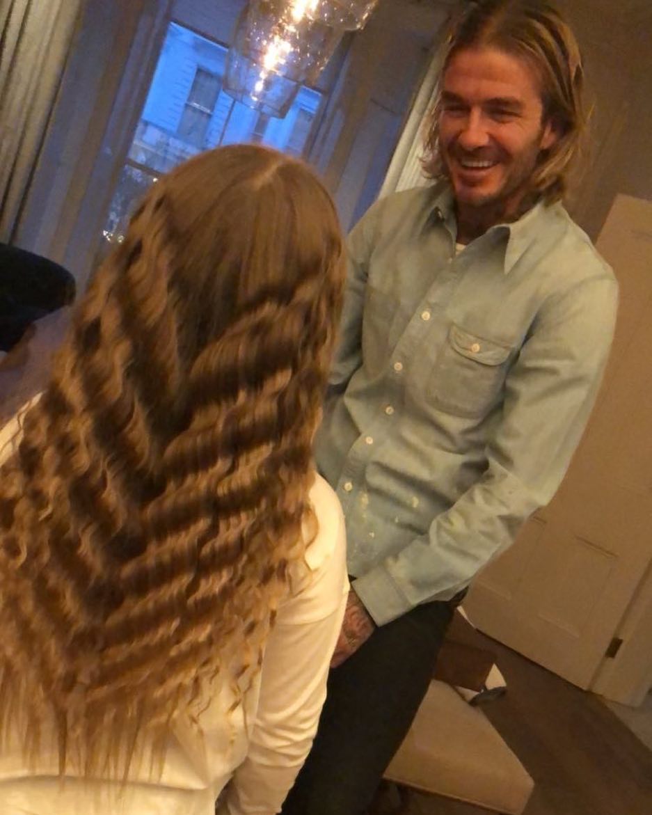 贝克汉姆小七下厨老父亲打下手,贝克汉姆小七被哥哥宠爱