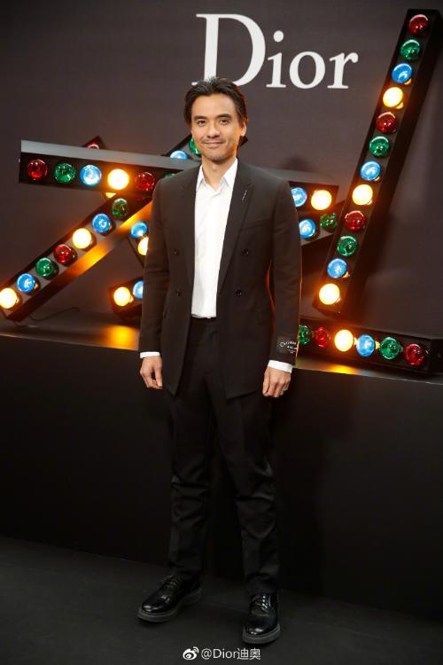 刘昊然青涩潘玮柏尴尬吴建豪乱穿衣？｜2018秋冬米兰男装周成绩单