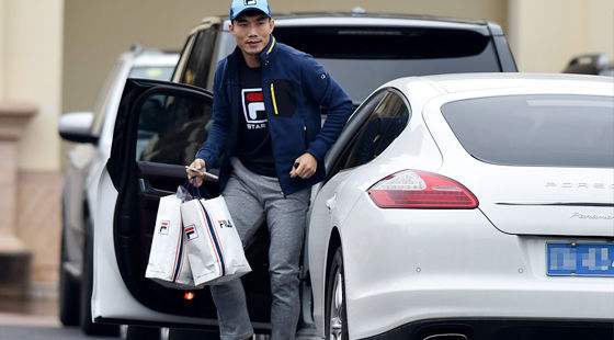 中国男足开豪车,中国男足座驾展示