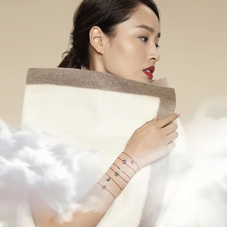 小李子戴的红绳,新春温柔敲显白转运红绳手链分享