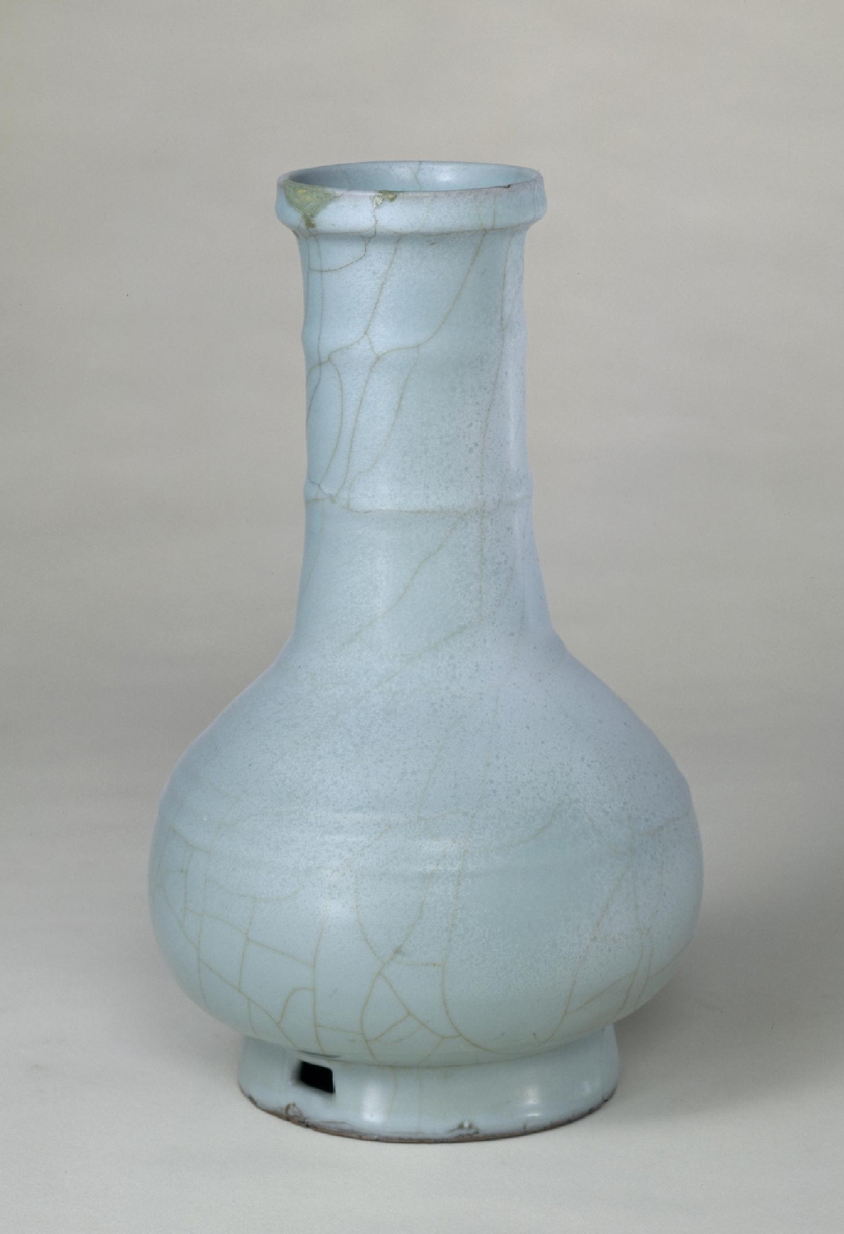 修内遗来千年，紫口铁足，纹如冰之裂