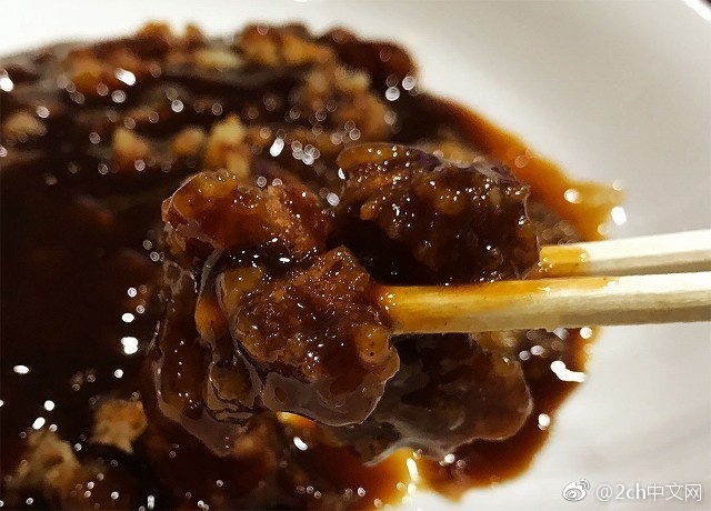 日本网民吐槽：乌龙派出所里阿两发明的可乐饼的吃法超级好吃