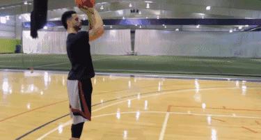 如何练投篮的正确姿势和手型,如何训练投篮姿势与准度