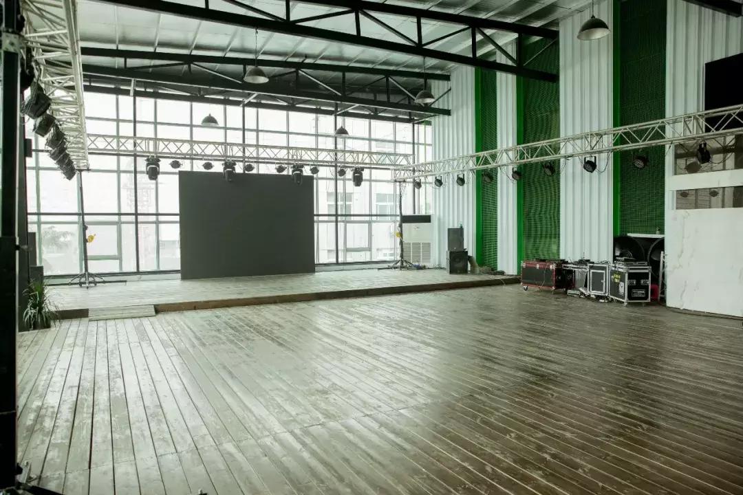 空中足球场，百万架子鼓，专业学前课，幼儿园家长焦虑一站式解决！