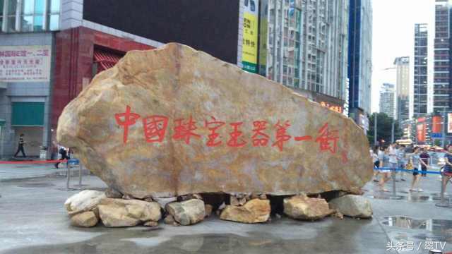 探索缅甸翡翠宝石的奇幻之旅,中国和缅甸翡翠交易市场