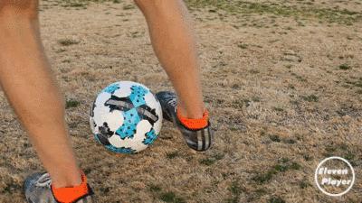 15个经典足球过人技巧训练,马修斯变向