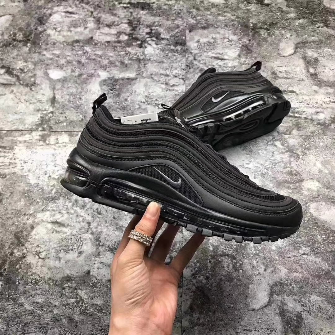 nikeairmax97黑子弹五条杠,nikeairmax97经典新款纯原子弹头