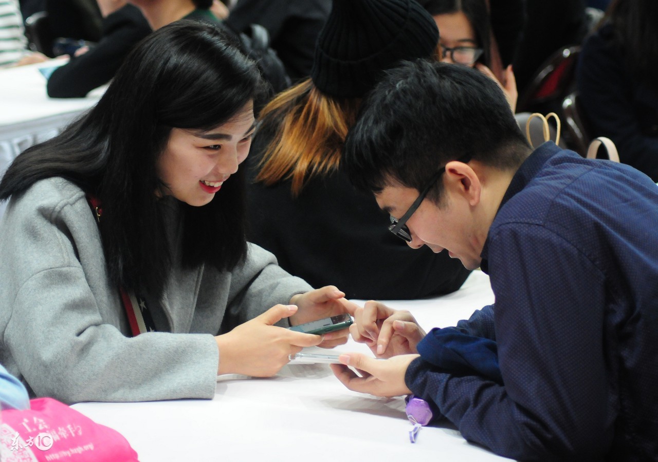 你拿300块钱的高仿包糊弄我，还说我势利虚荣？