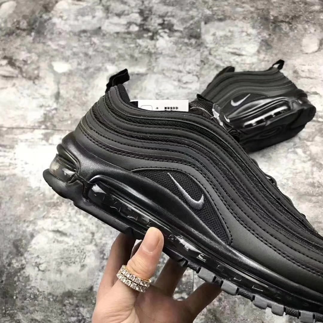 nikeairmax97黑子弹五条杠,nikeairmax97经典新款纯原子弹头