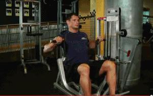 倒三角形身材怎么搭,肩宽背厚的倒三角身材穿搭