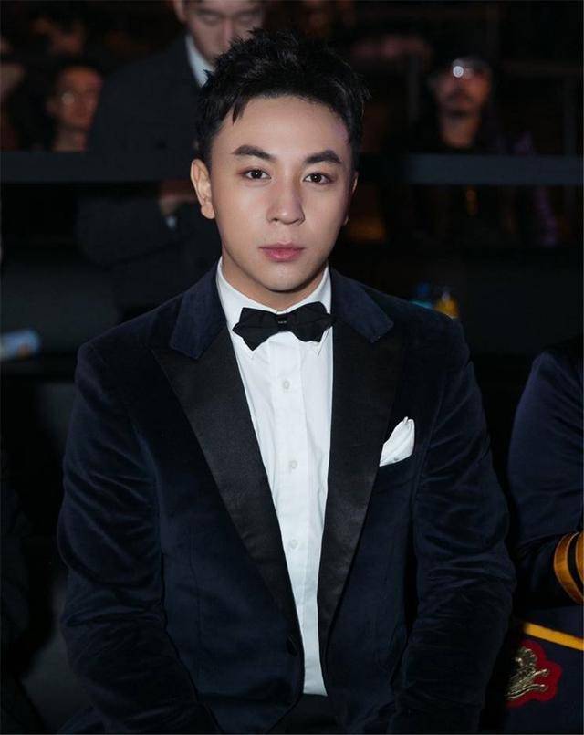 释小龙走红毯,32岁释小龙近照发福认不出