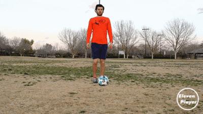 15个经典足球过人技巧训练,马修斯变向