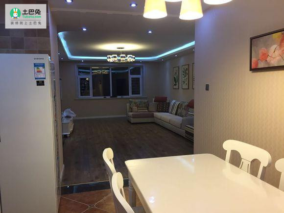 装修风格贴墙纸,客厅贴什么墙纸好看