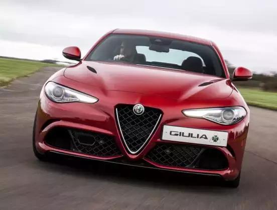 车评阿尔法罗密欧stelvio,阿尔法罗密欧拉风