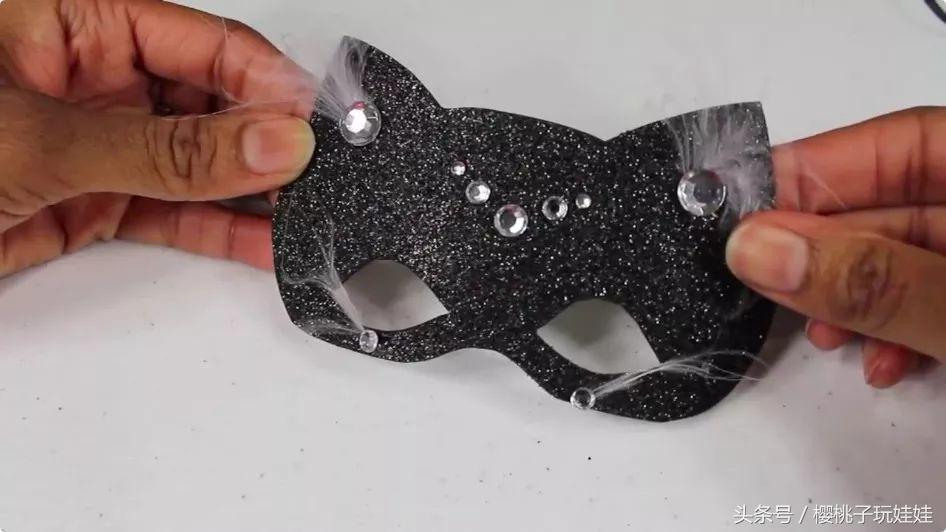 迷你手工自己动手给芭比做,手工制作芭比娃娃的头饰教程