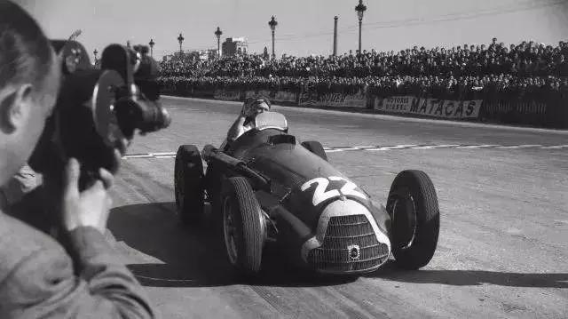 车评阿尔法罗密欧stelvio,阿尔法罗密欧拉风