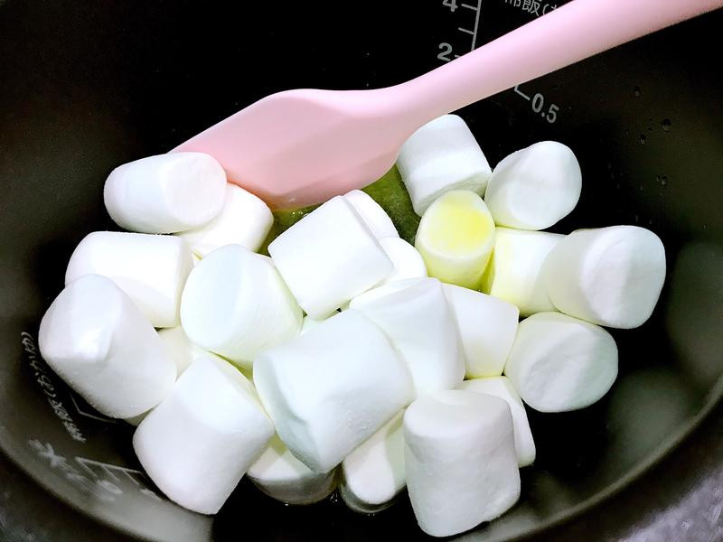 神奇的电饭煲,电饭锅自制牛轧糖的做法