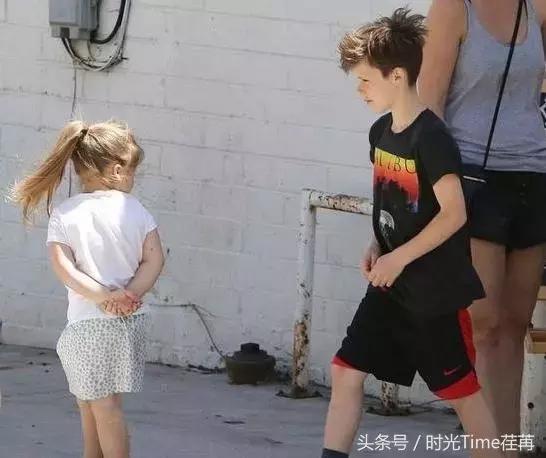 贝克汉姆和婴儿时期的小七,贝克汉姆抱着小七公主