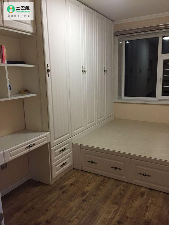 装修风格贴墙纸,客厅贴什么墙纸好看