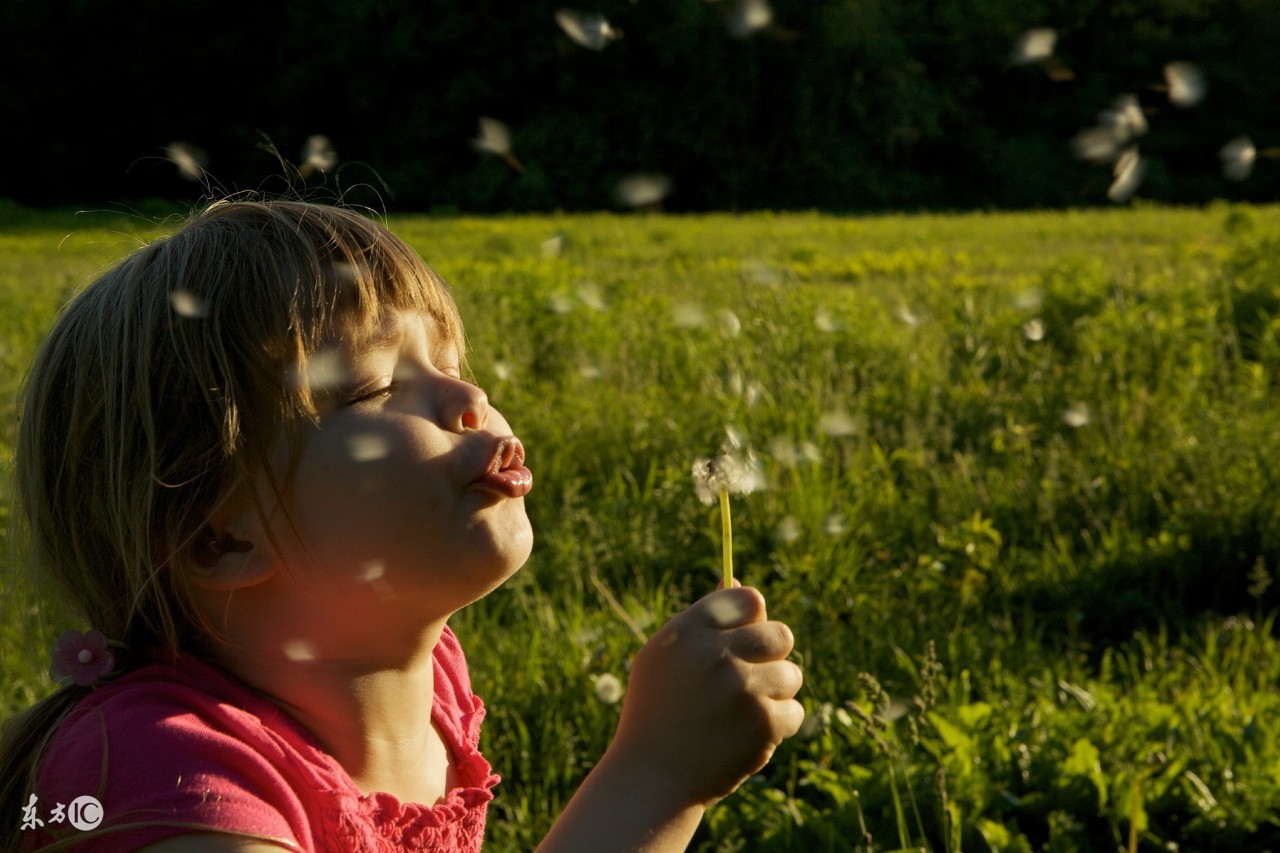 童年缺爱的人长大后如何治愈自己,小时候缺爱的人该怎么爱