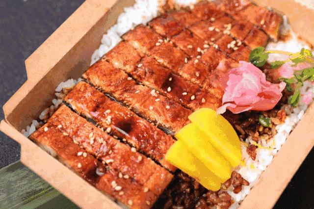 甬城全城“通缉”日料+猫咪控：免费送秋刀鱼，速来！