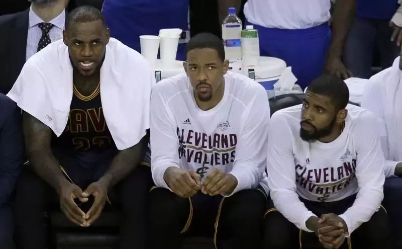 神奇！你看不见时，板凳席上竟然在发生这些事！