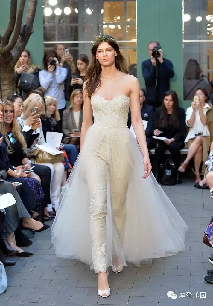 两地办婚礼可以穿两次婚纱吗,婚礼可以穿露脚的婚纱吗