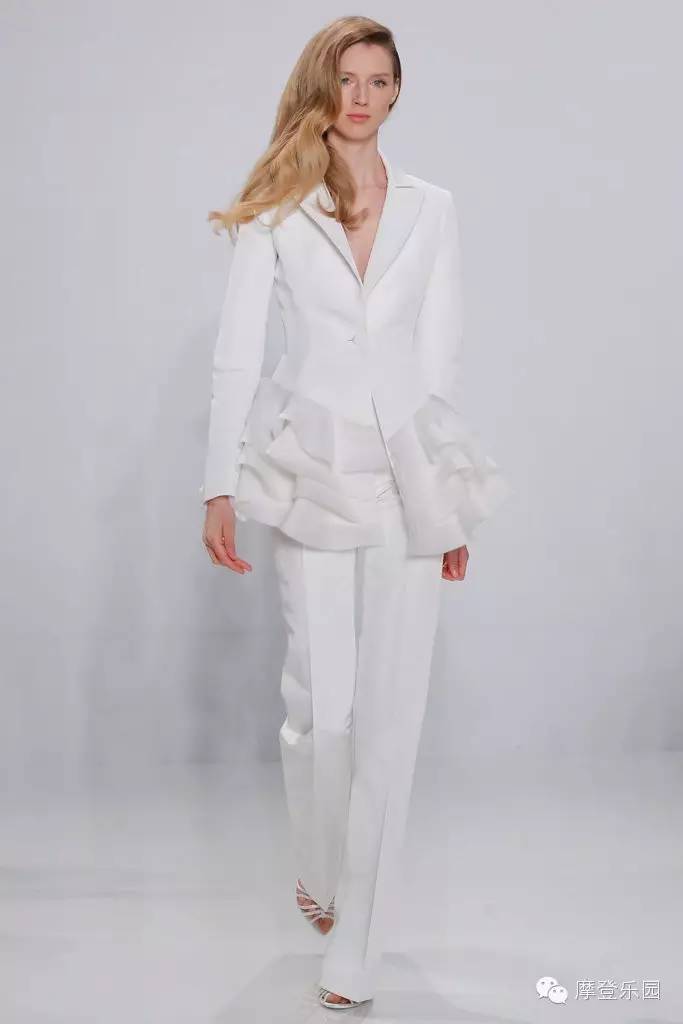 两地办婚礼可以穿两次婚纱吗,婚礼可以穿露脚的婚纱吗