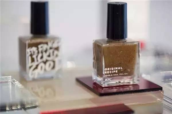 肯德基元气乳茶指甲油,可食用口红跨界肯德基