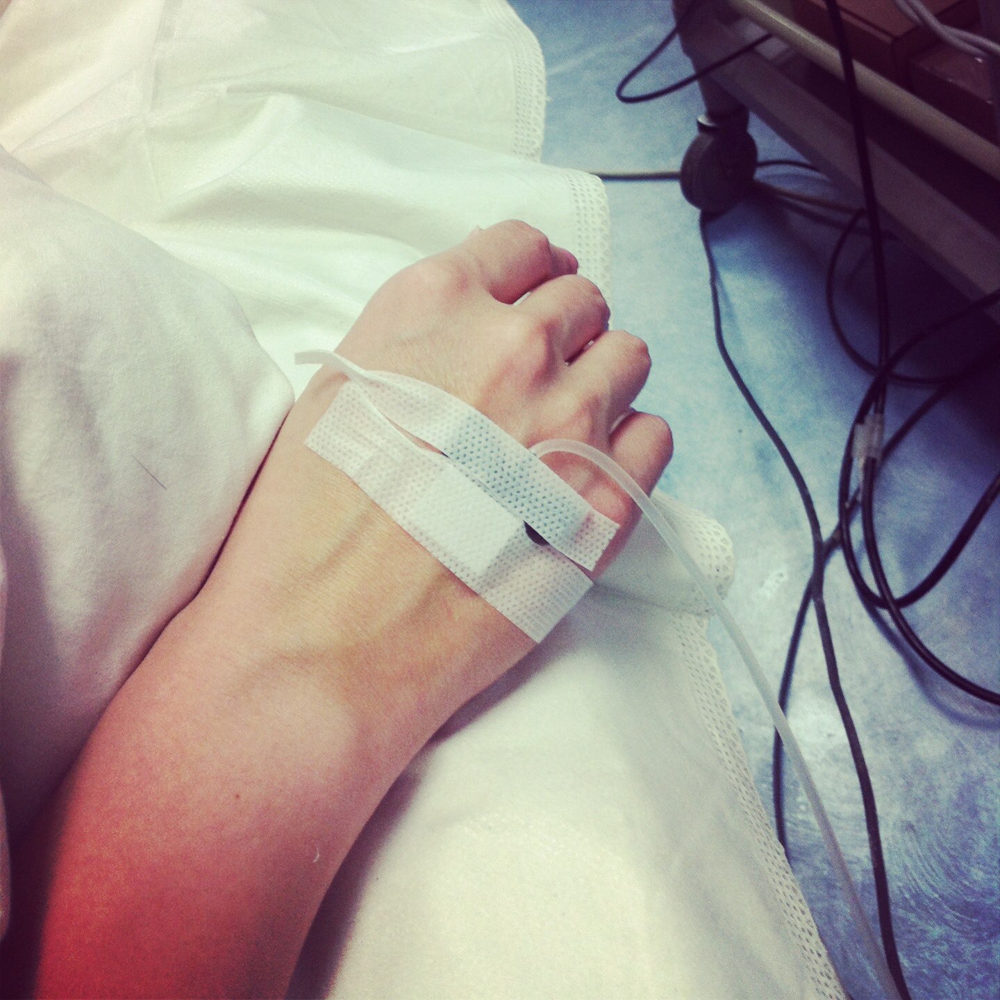 一日为母终生坚不可摧，全世界却为你流眼泪！