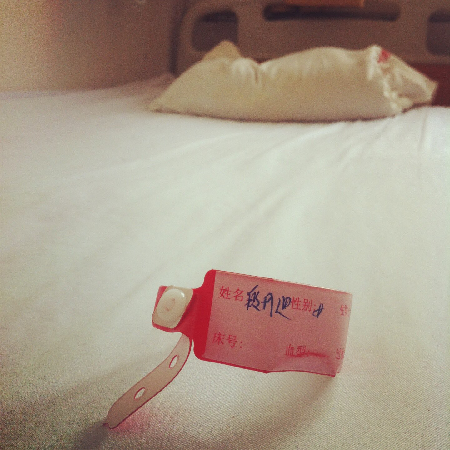 一日为母终生坚不可摧，全世界却为你流眼泪！