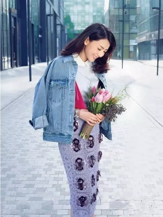 高圆圆和杨幂同穿绿色的裙子,杨幂高圆圆穿毛衣