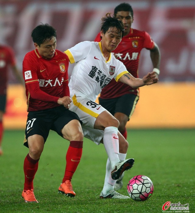 99年的他已经在中超崭露头角，80后的你还打游戏呢？