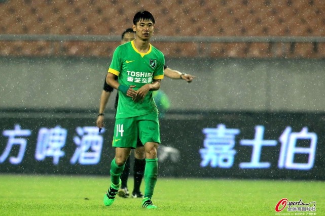 99年的他已经在中超崭露头角，80后的你还打游戏呢？