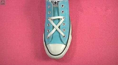 双鞋带鞋子怎么系鞋带才好看,帆布鞋系鞋带不露鞋带头