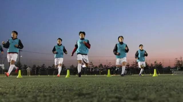 足球毕业季视频,毕业季不说再见歌曲