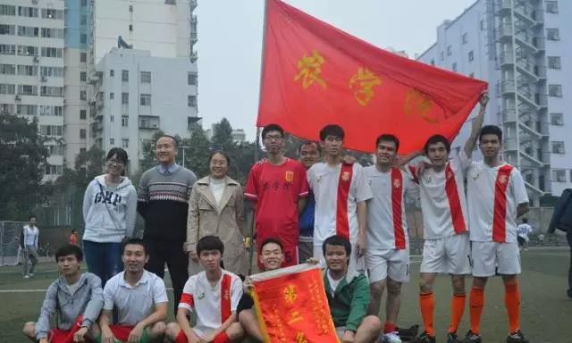 足球毕业季视频,毕业季不说再见歌曲