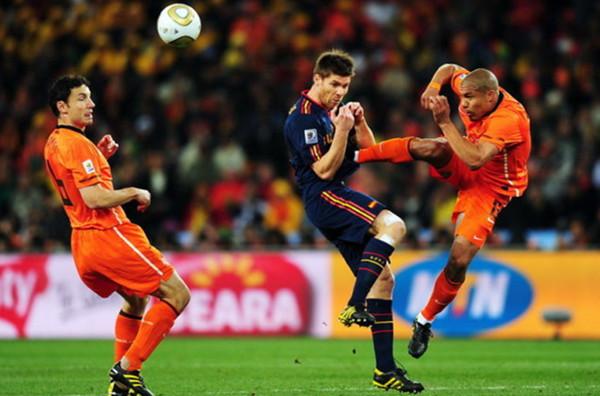 法律专家：武汉宏兴的球场*力暴**已构成4项犯罪事实，可以量刑！