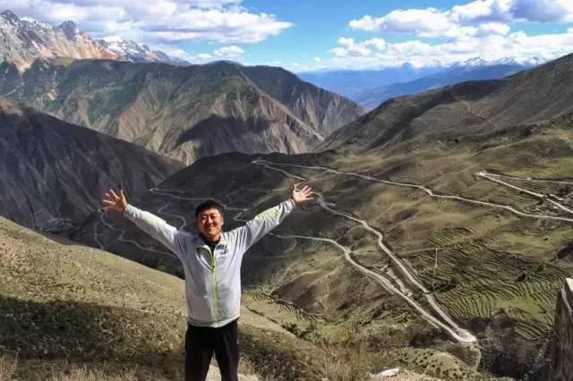 旅行叫他变沧桑，也叫他犯二，但还是死性不改