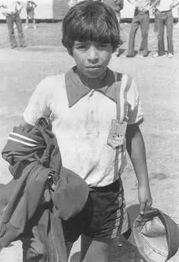 足坛巨星照片,足坛帅哥年轻的容颜