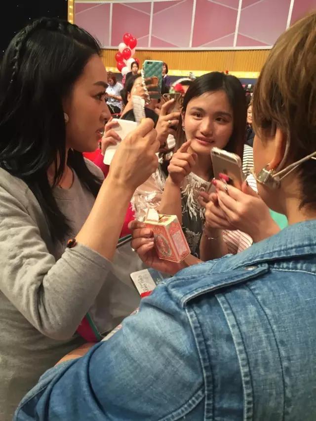 钟丽缇妈妈行李,钟丽缇妈妈节目带的行李