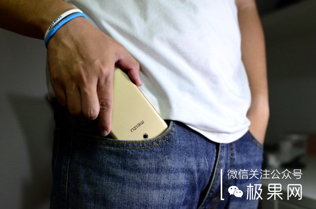 还在纠结买什么手机壳吗,还在纠结买什么东西