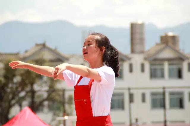 昨天，丽江这所学校激情四溢、尖叫连连，在干啥？