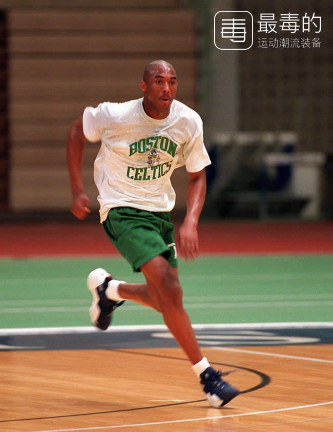 回顾科比上脚战靴,传奇落幕科比