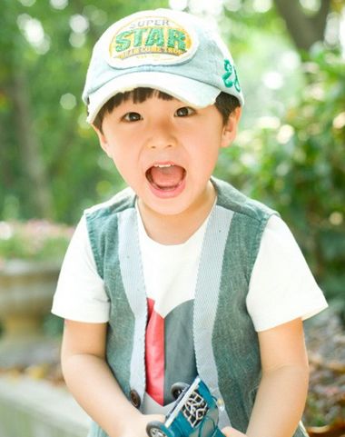 小男孩蘑菇头超帅发型,10至15岁男孩最酷发型不烫锅盖