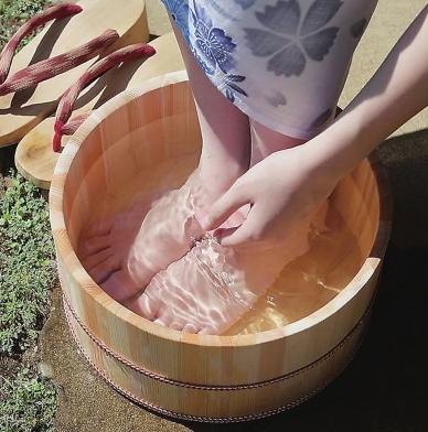 杨幂脚臭到底是怎么回事?这种传闻令杨幂十分尴尬！