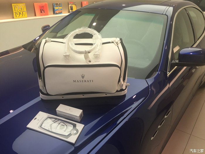 美女开玛莎拉蒂高速实拍原声视频,女车主提车