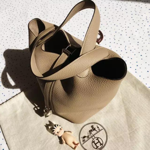 大牌包包有哪些实用耐背的,撞包的原因