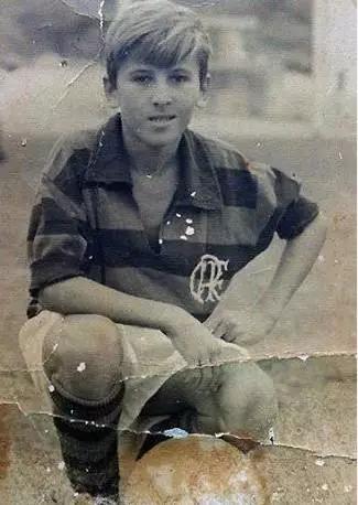 足坛巨星照片,足坛帅哥年轻的容颜