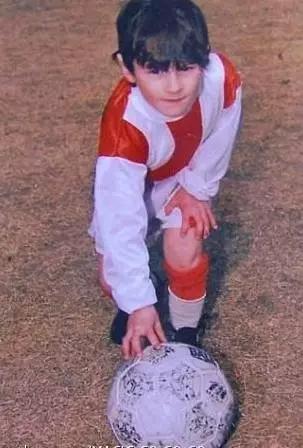 足坛巨星照片,足坛帅哥年轻的容颜